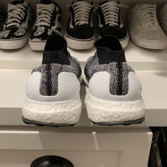 Laceless ultraboost size 10 - Picture 4 of 5